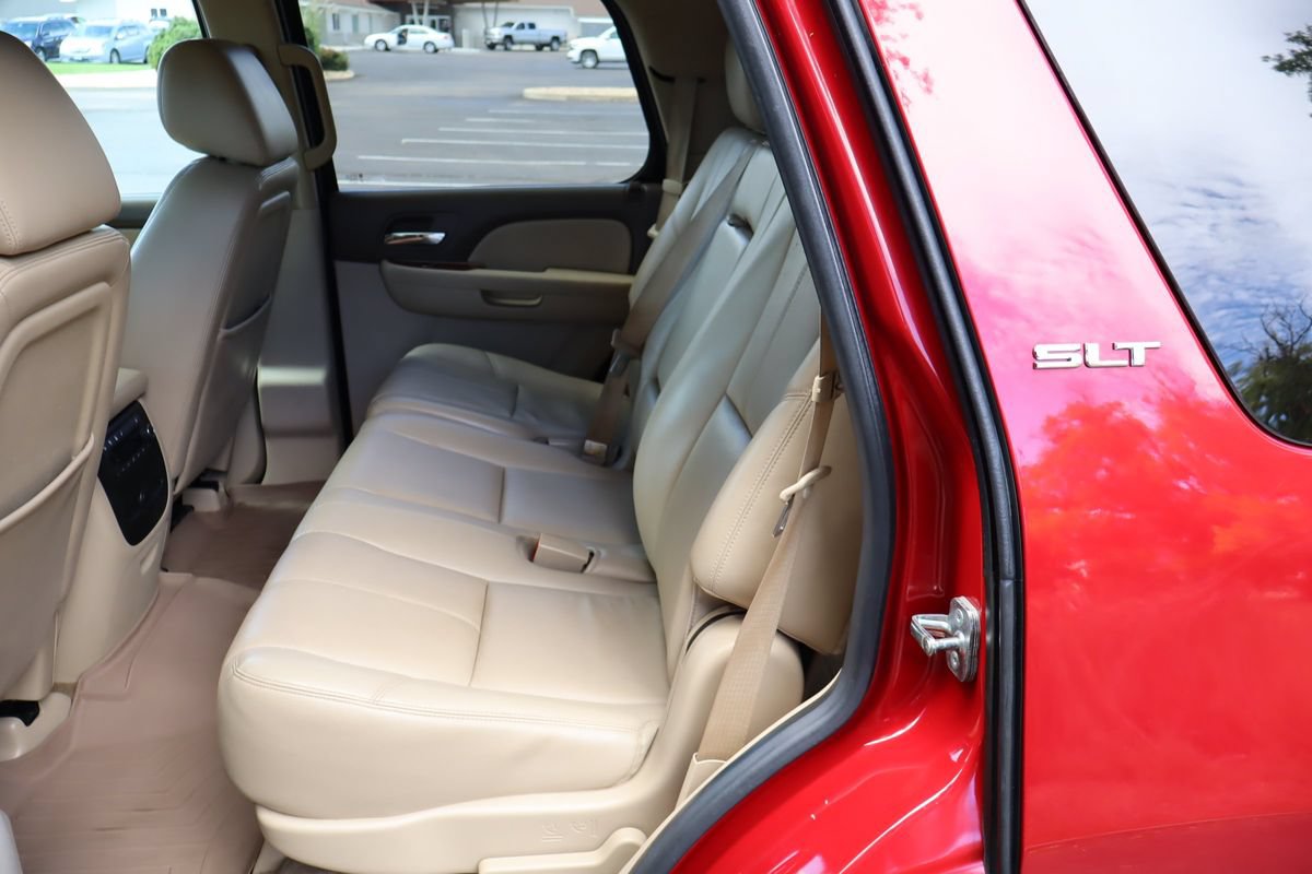 Used 2013 GMC Yukon SLT w/ SLT-2 Equipment Package AWD/4WD image 19