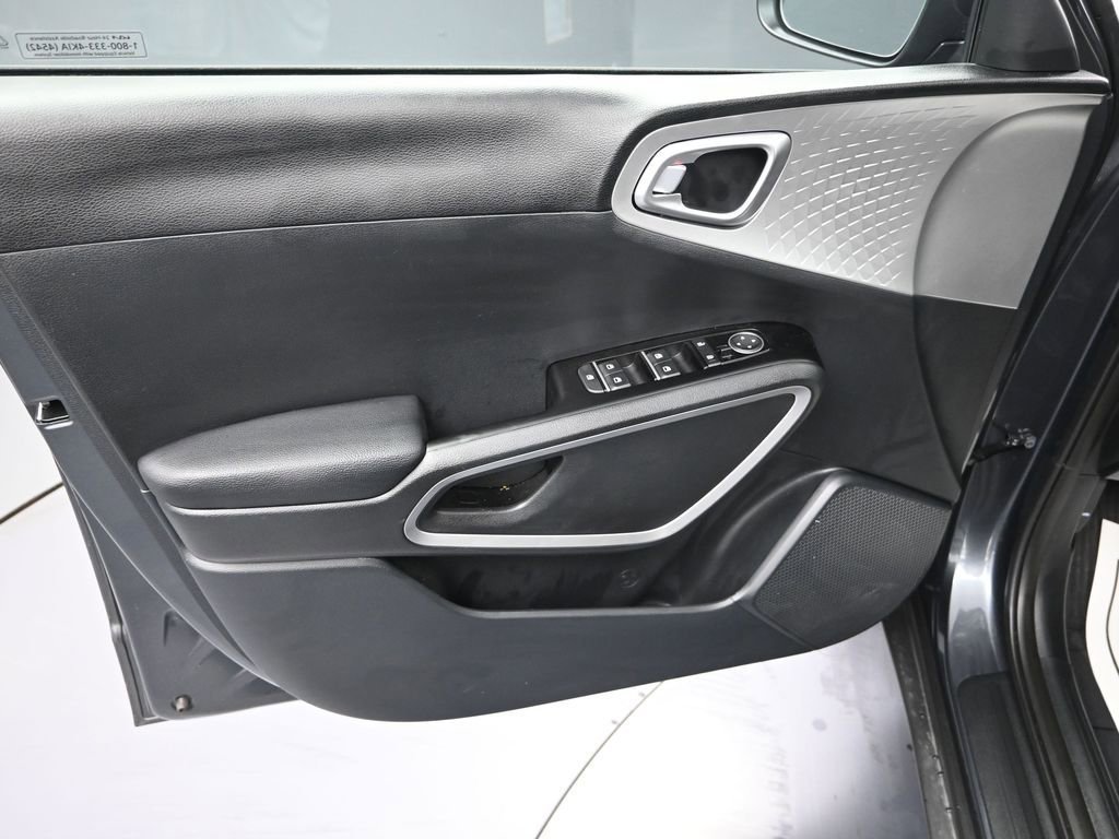 Certified 2025 Kia Soul LX w/ LX Technology Package image 10