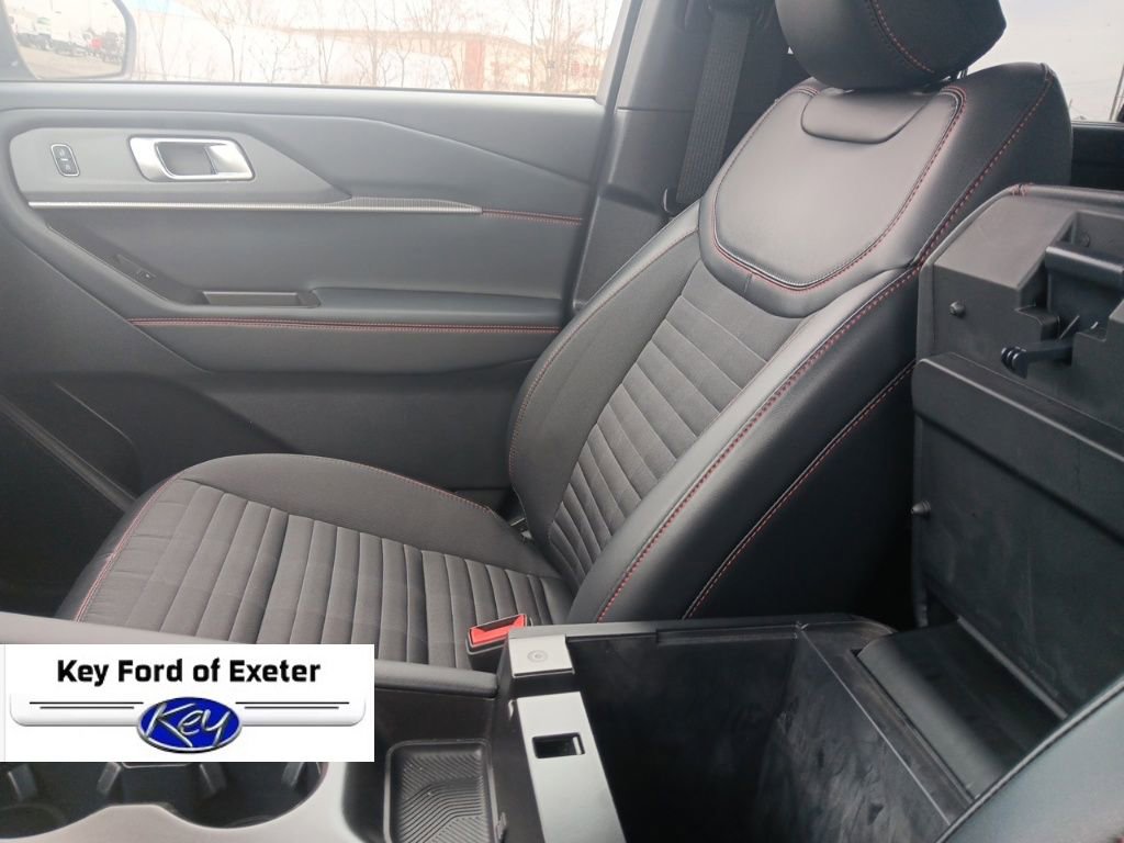 Used 2025 Ford Explorer ST-Line w/ Premium Package image 34