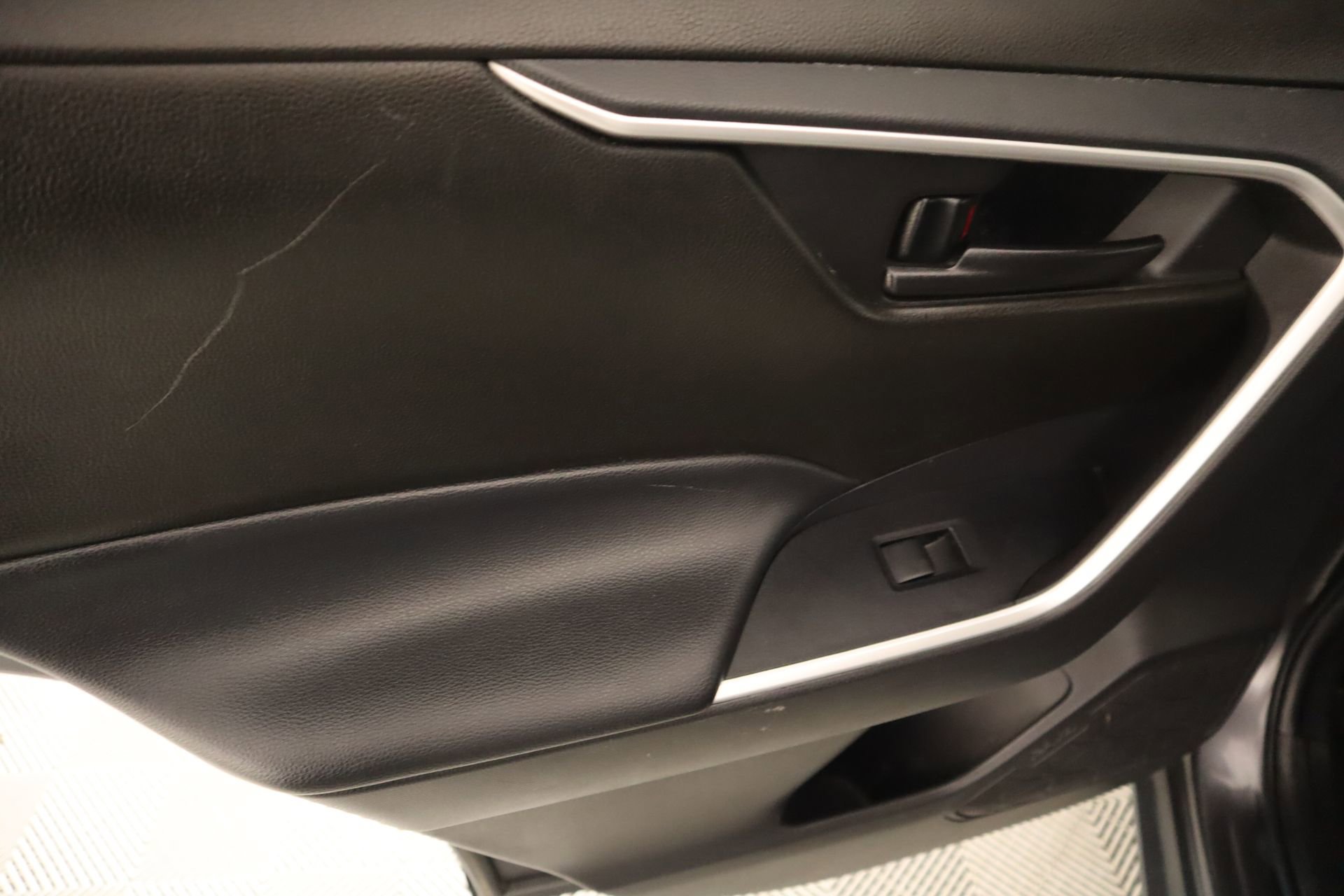 Used 2022 Toyota RAV4 LE image 15