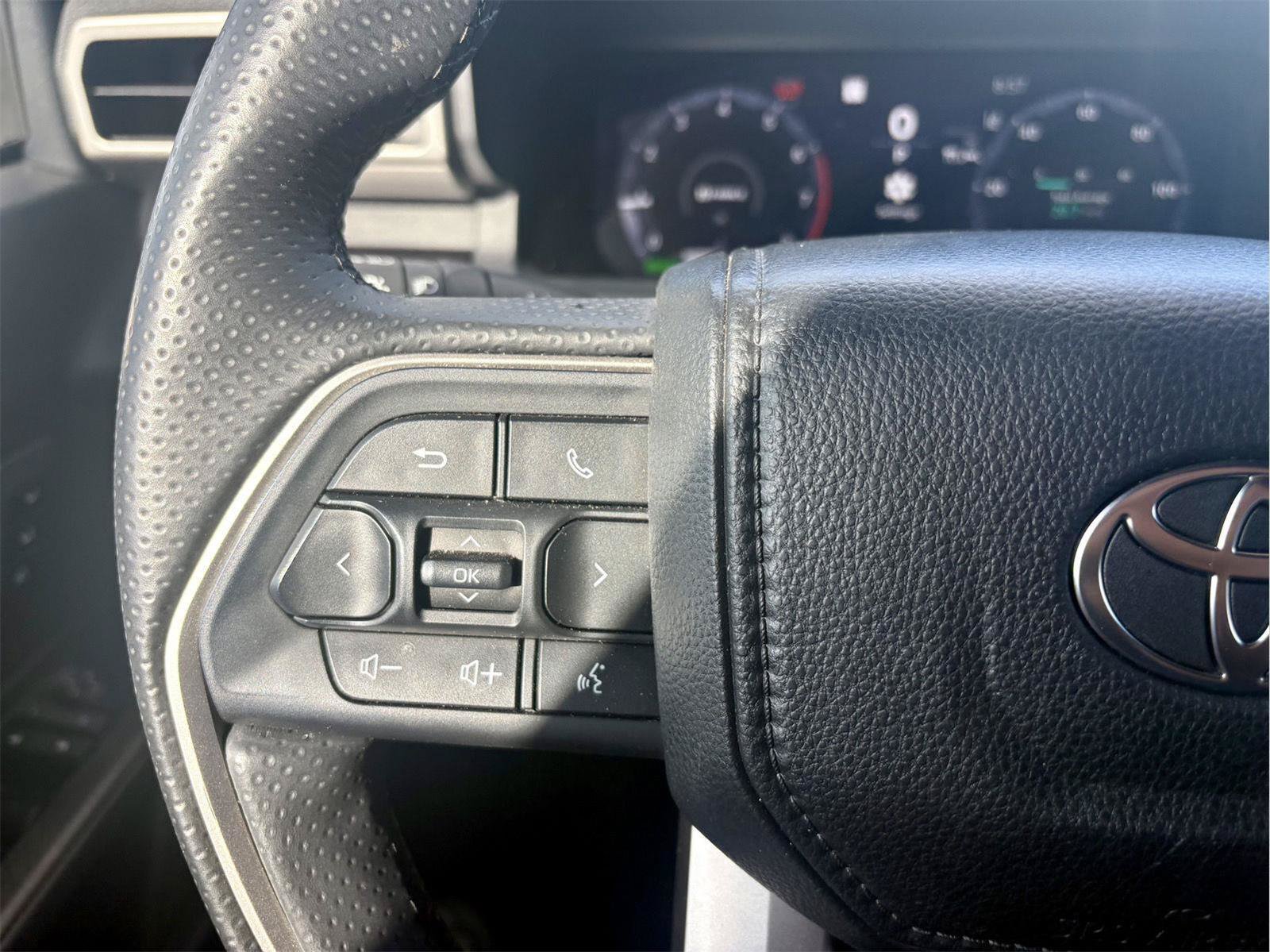 Used 2025 Toyota 4Runner TRD Off-Road Premium w/ Tow Technology Package AWD/4WD image 15