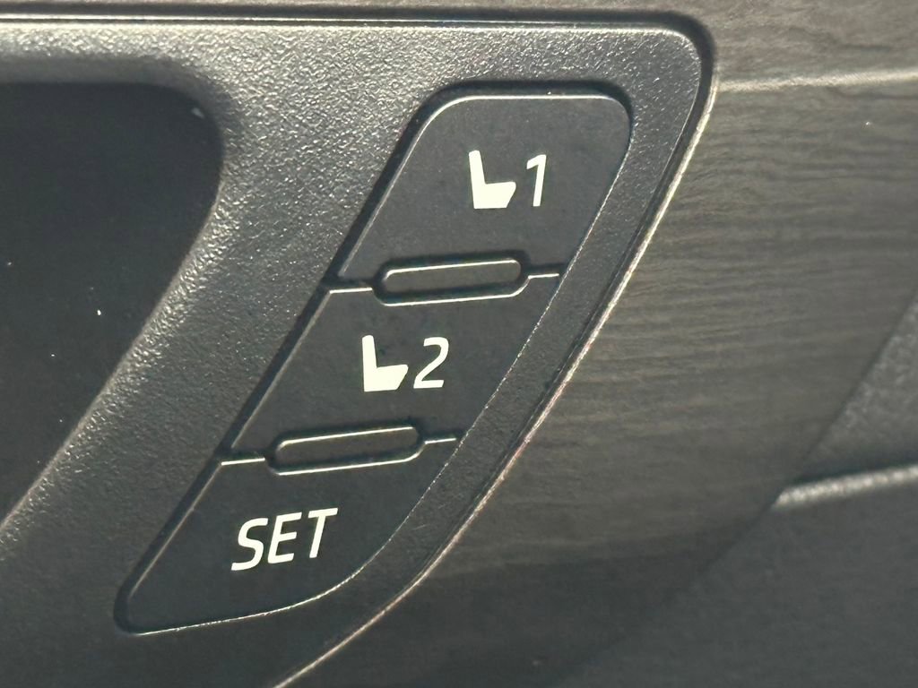 Used 2020 Toyota Highlander Limited AWD/4WD image 44