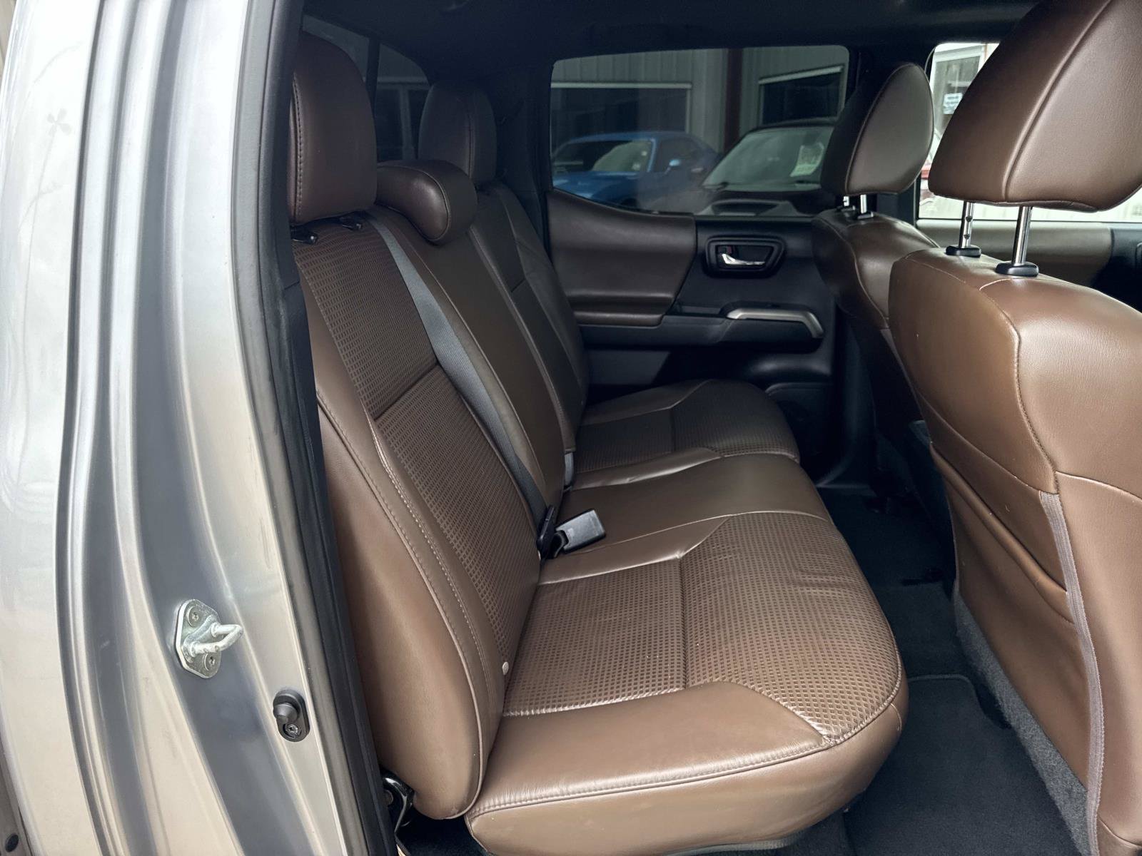 Used 2021 Toyota Tacoma Limited RWD image 9