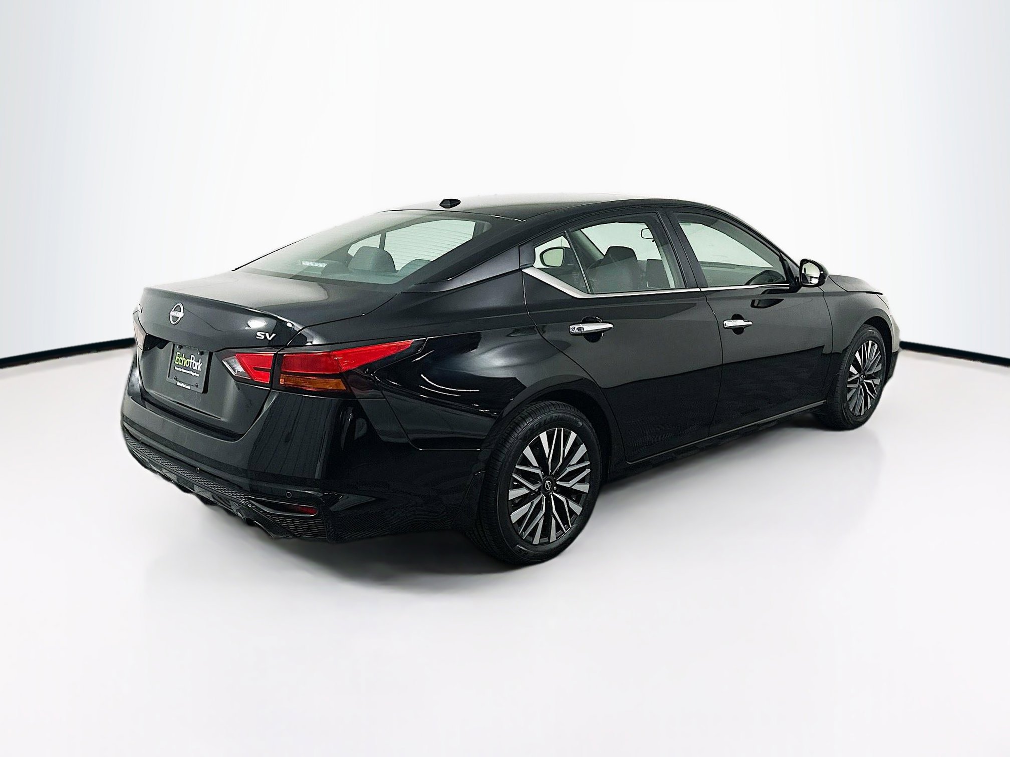 Used 2024 Nissan Altima 2.5 SV w/ SV Premium Package image 9