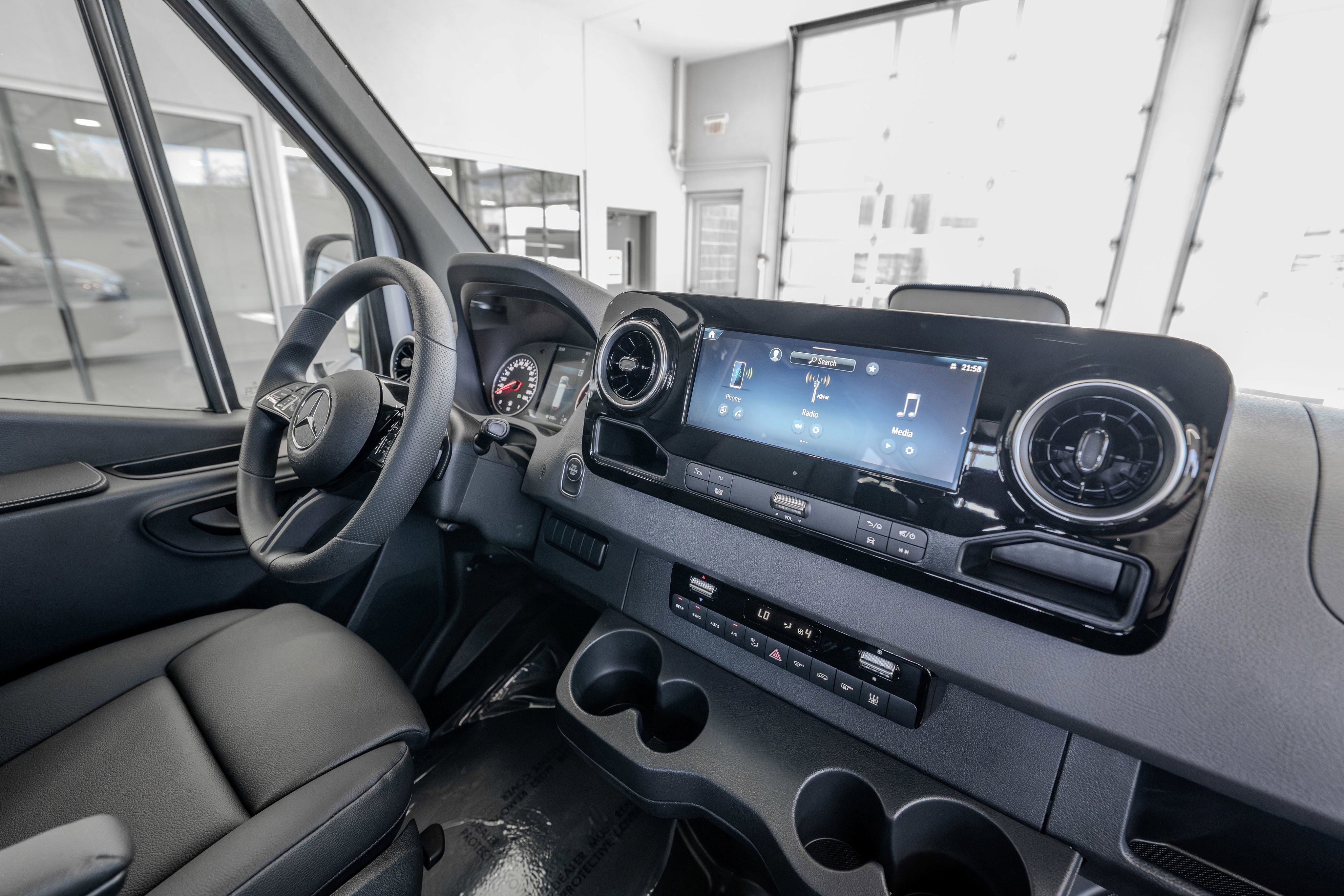 Used 2025 Mercedes-Benz Sprinter 2500 image 19