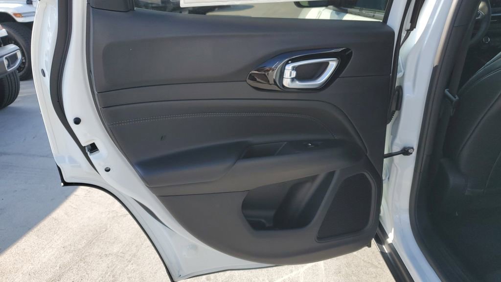 New 2026 Jeep Compass Latitude image 15