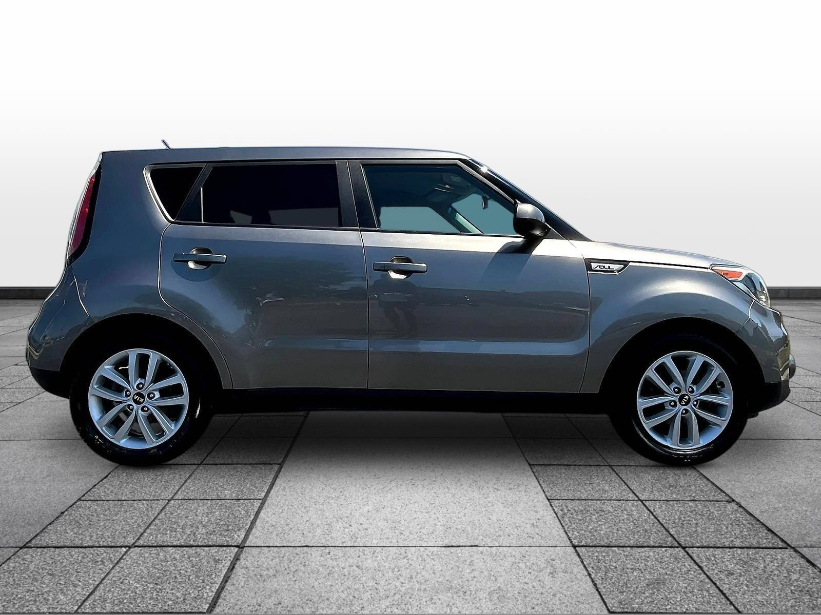 Used 2018 Kia Soul + FWD image 4
