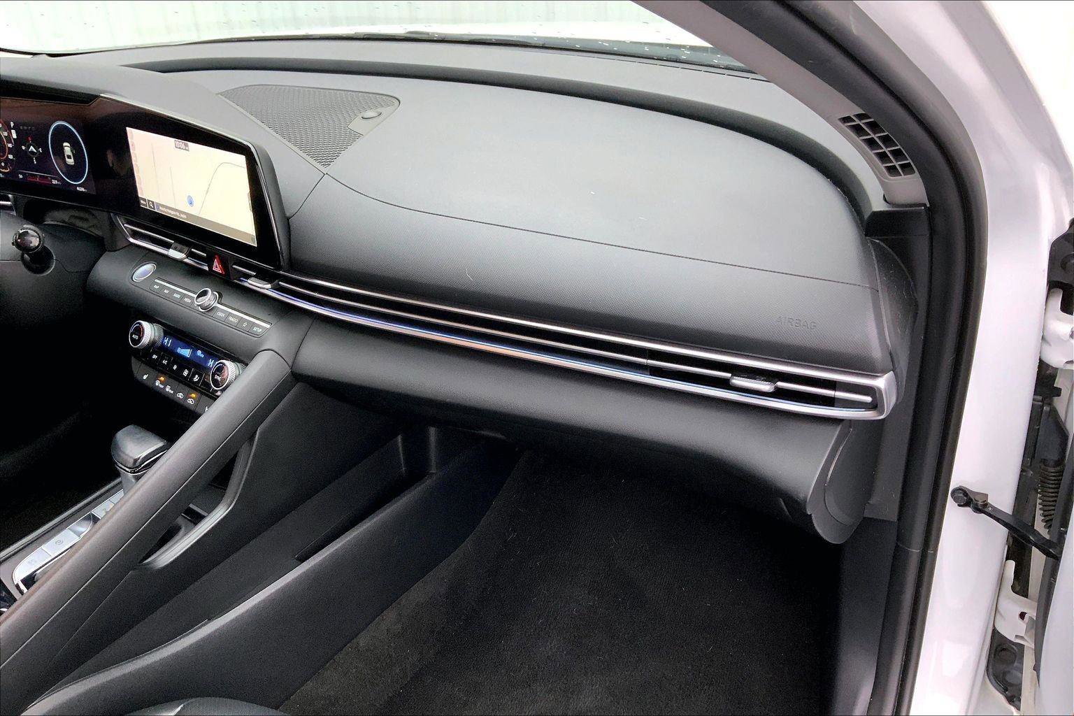 Used 2024 Hyundai Elantra Limited image 15