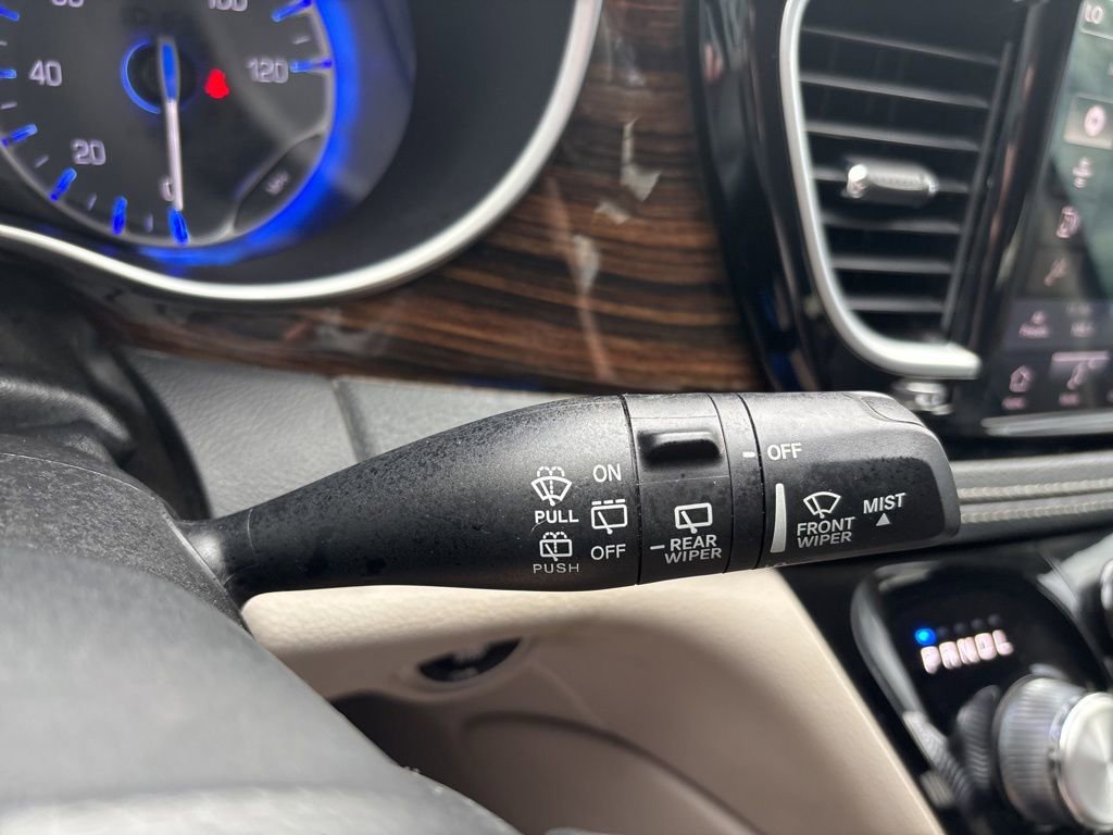 Used 2023 Chrysler Pacifica Limited image 24