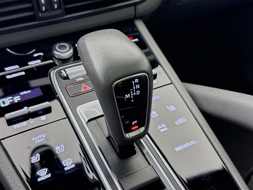 Certified 2023 Porsche Cayenne Platinum Edition image 21