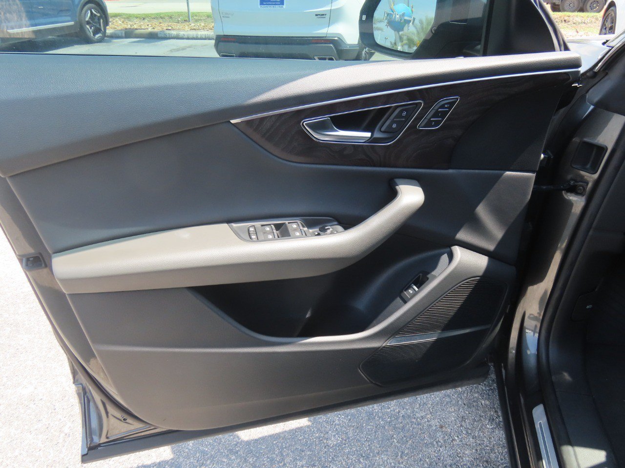 Used 2021 Audi Q8 Premium Plus AWD/4WD image 25