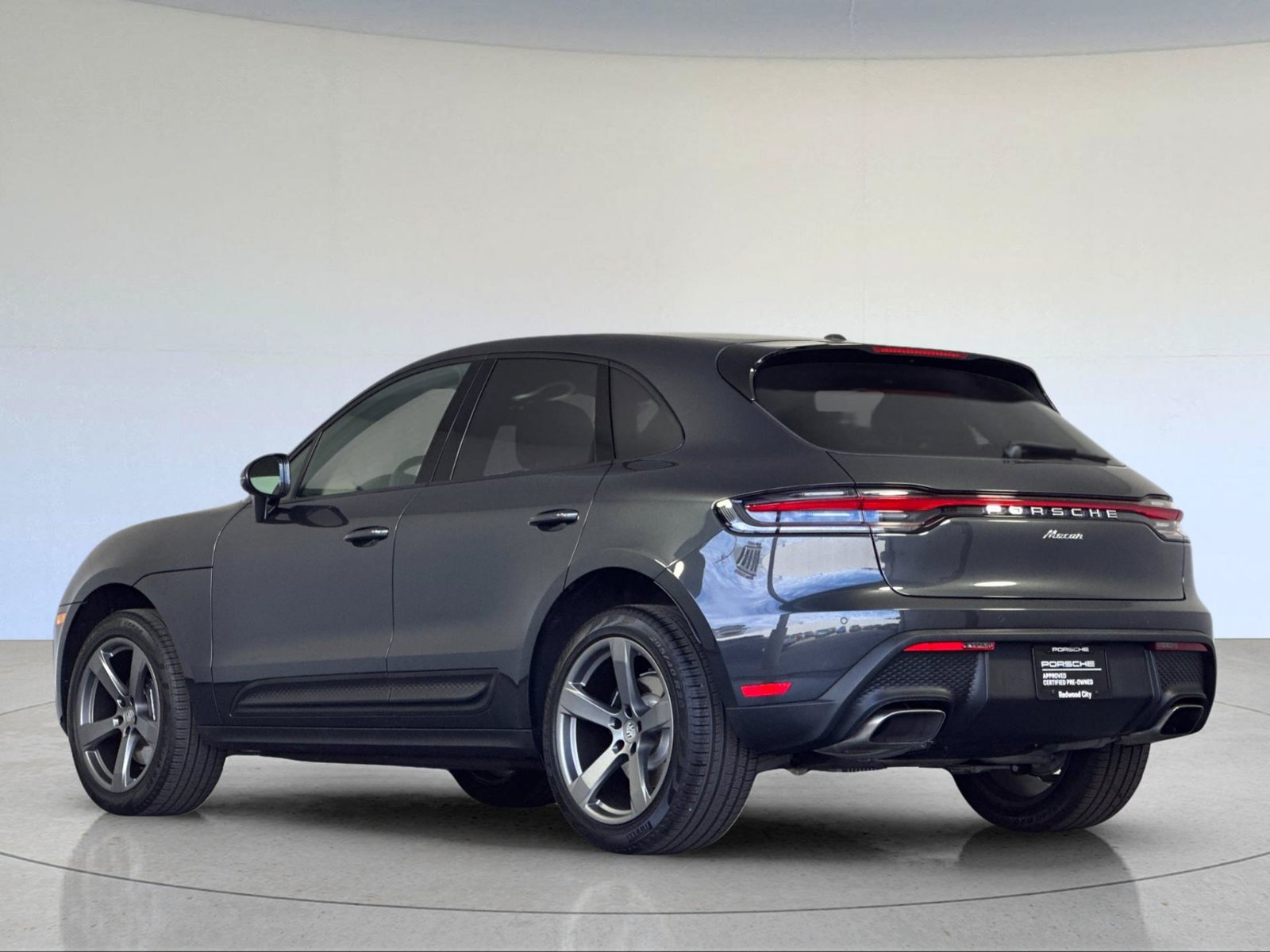 Certified 2026 Porsche Macan AWD/4WD image 3