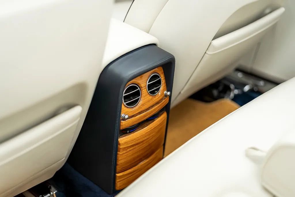 Used 2010 Rolls-Royce Phantom Drophead Coupe RWD image 33