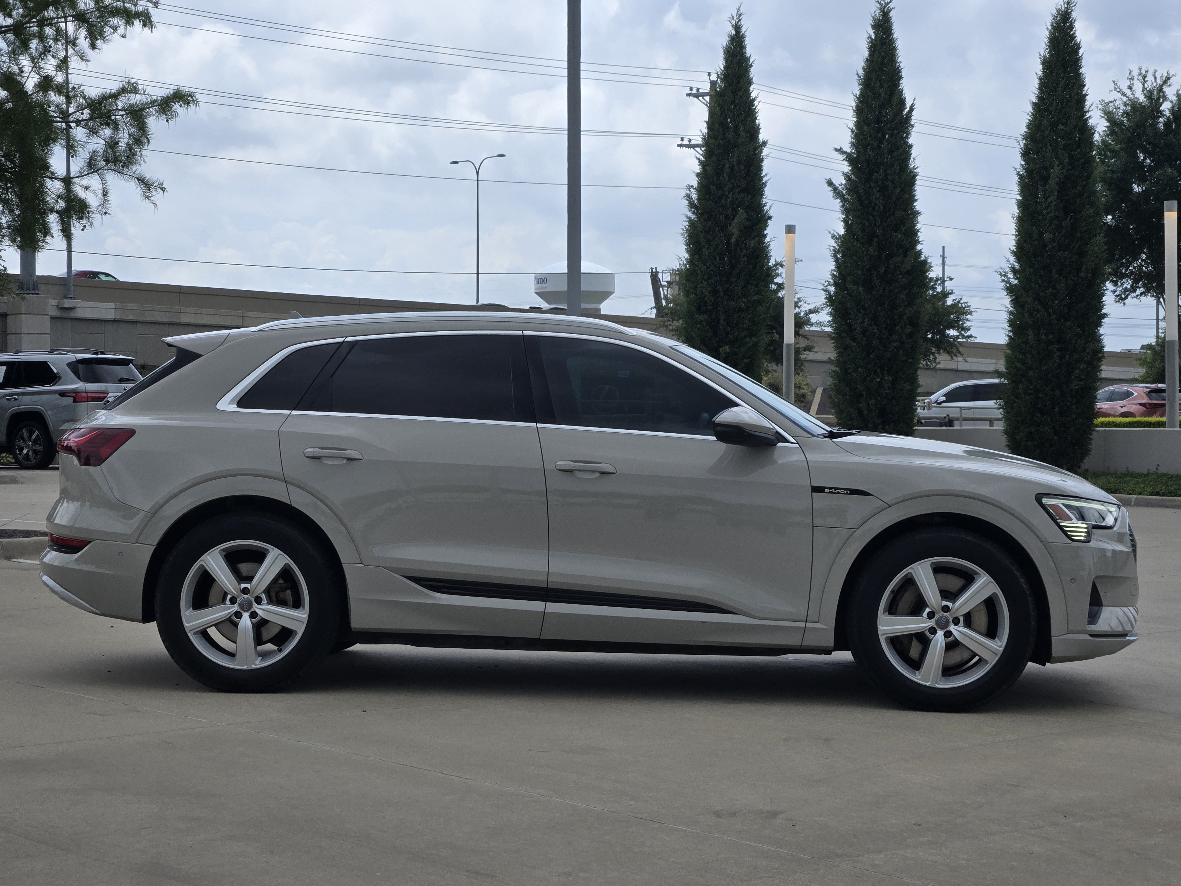 Used 2019 Audi e-tron Prestige w/ Prestige Package AWD/4WD image 6
