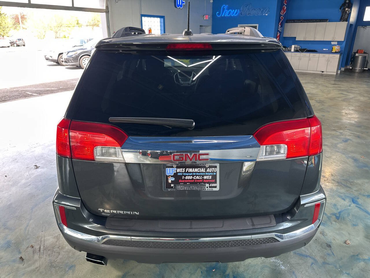 Used 2017 GMC Terrain SLE w/ Chrome Package FWD image 13
