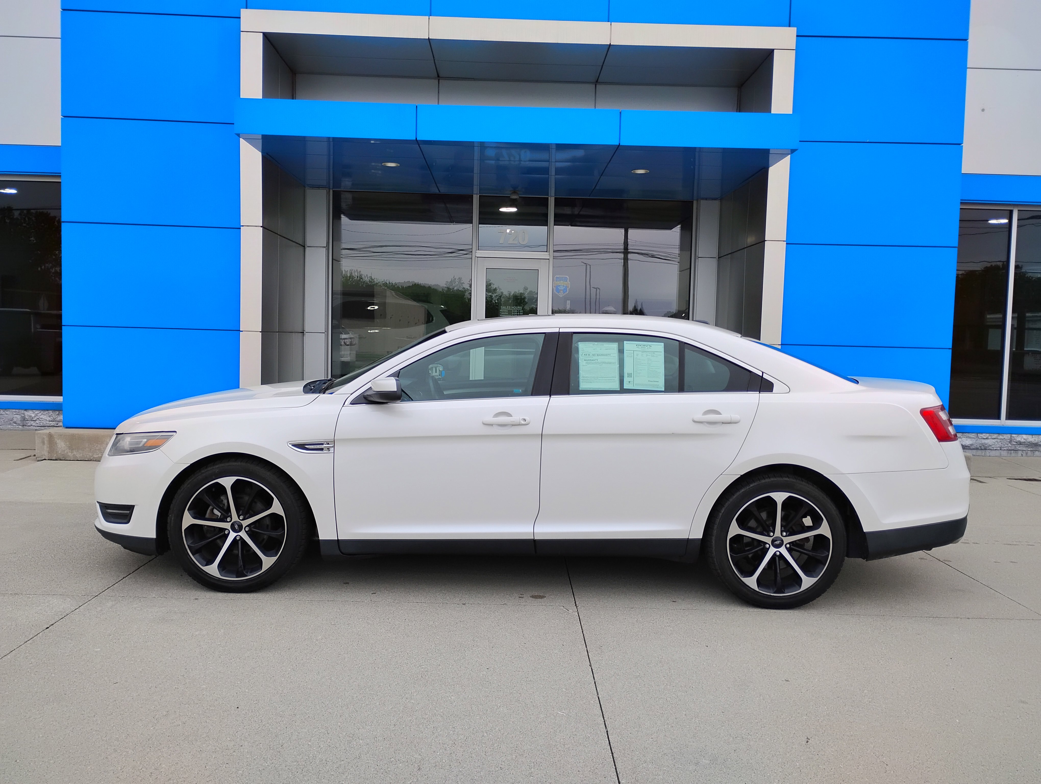Used 2015 Ford Taurus SEL w/ Equipment Group 201A FWD image 31