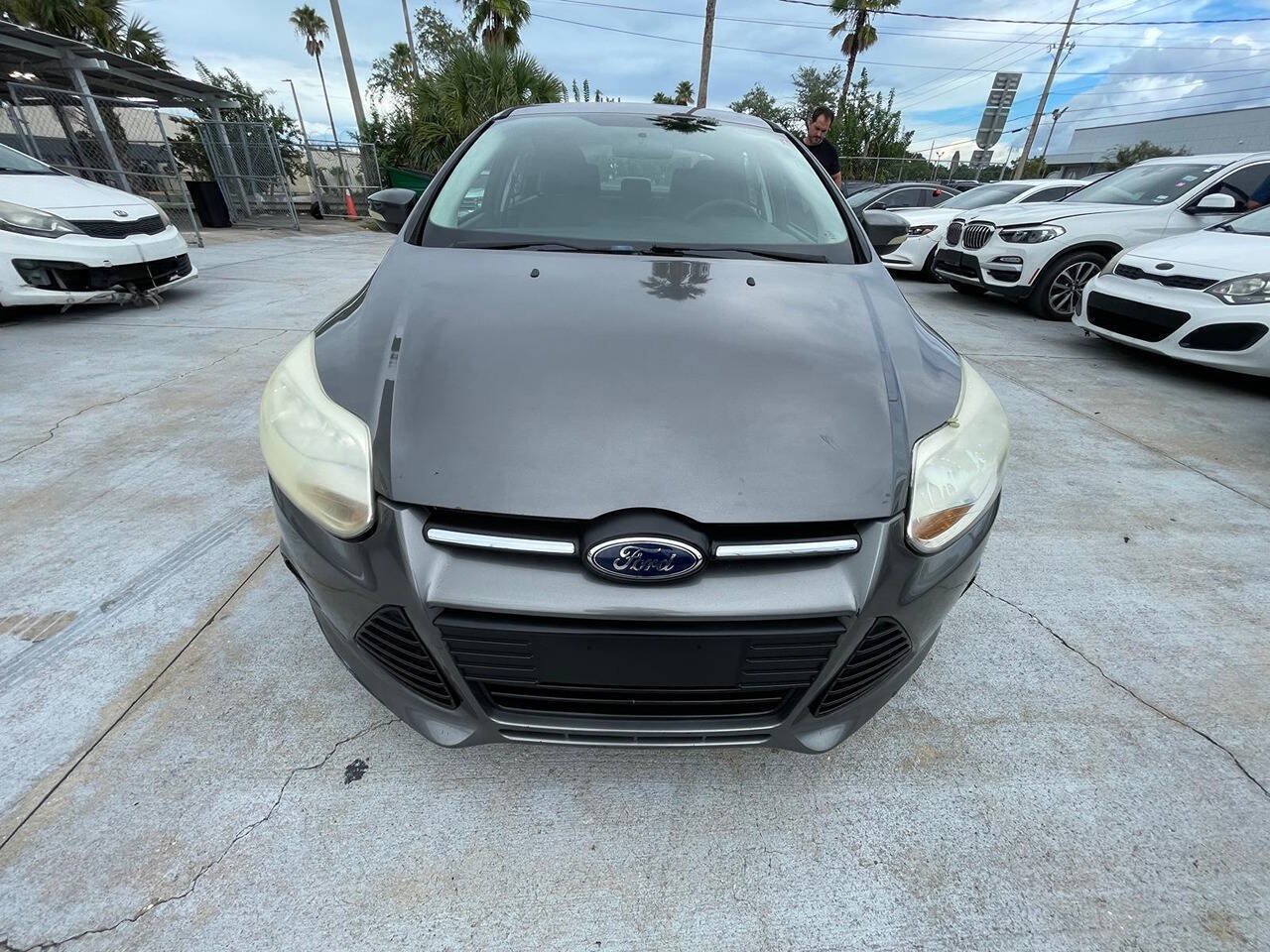 Used 2014 Ford Focus SE FWD image 1