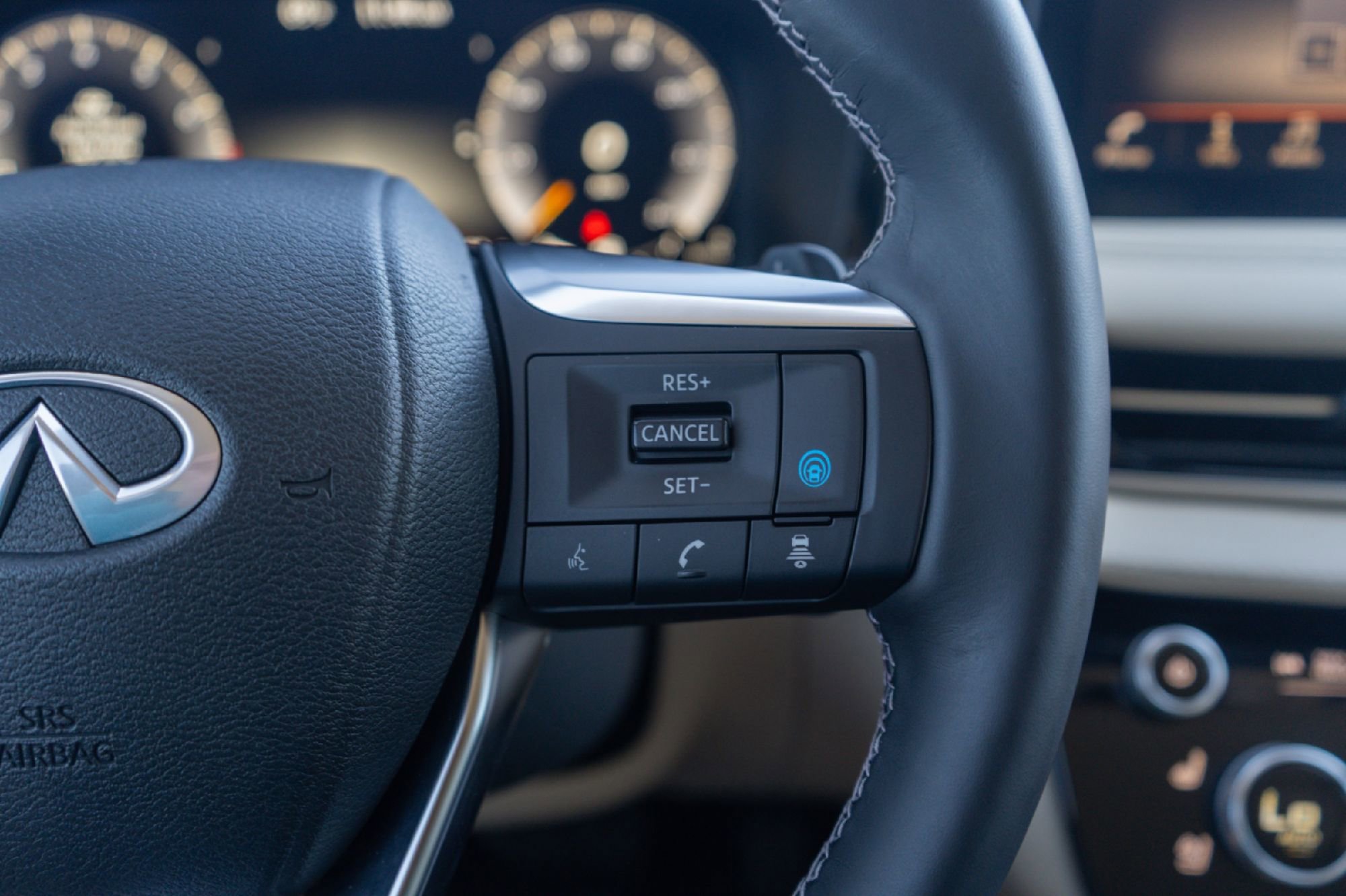 Certified 2023 INFINITI QX60 Luxe w/ Vision Package image 11