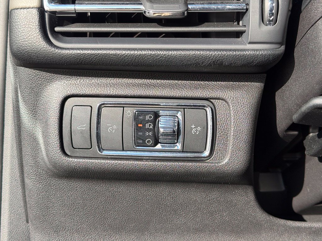 Used 2024 Lincoln Corsair Reserve FWD image 32
