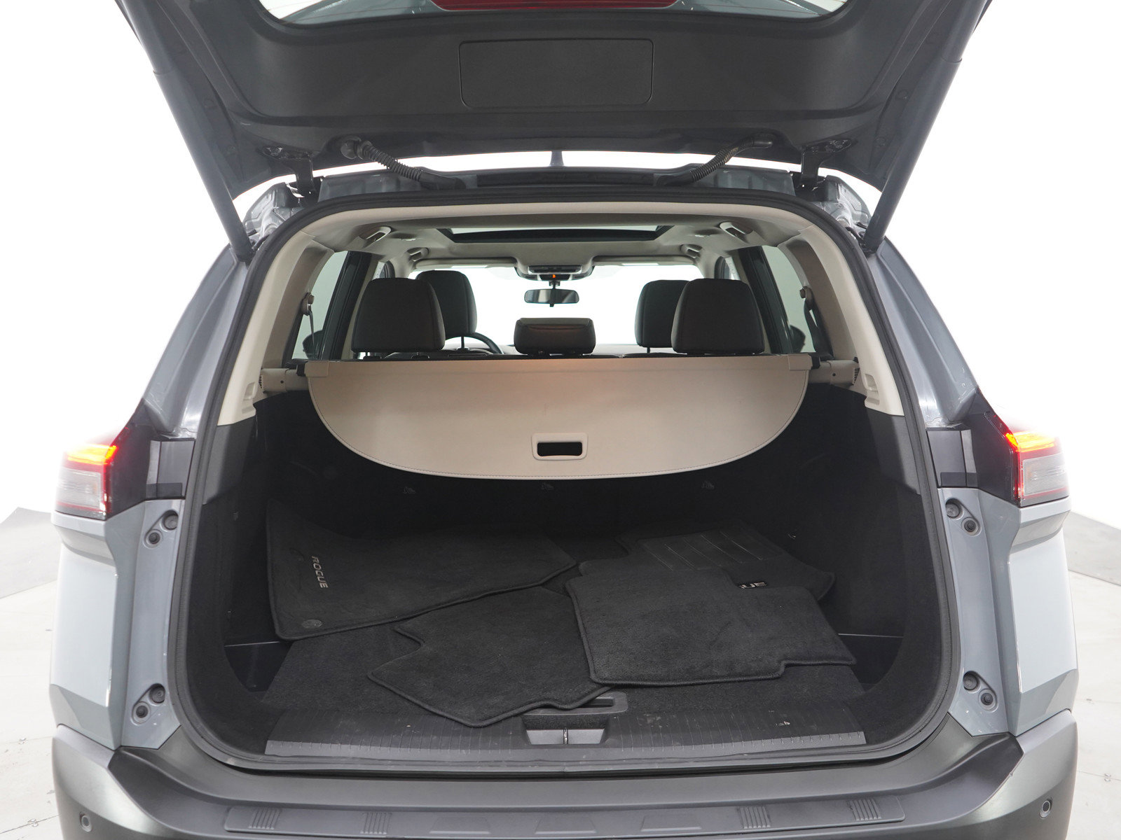 Used 2021 Nissan Rogue SV image 17