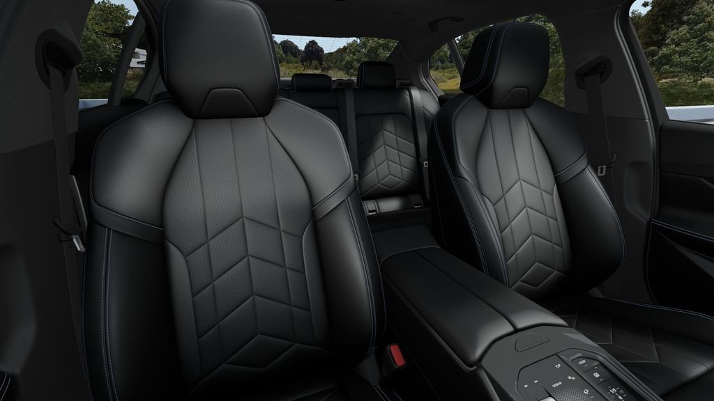 Used 2025 BMW 530i xDrive w/ Premium Package image 40