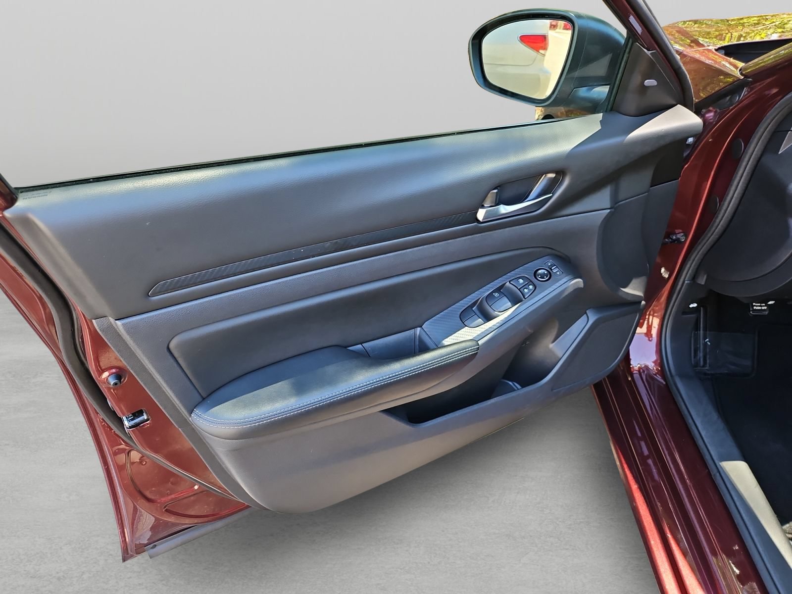 Used 2025 Nissan Altima 2.5 SV FWD image 28