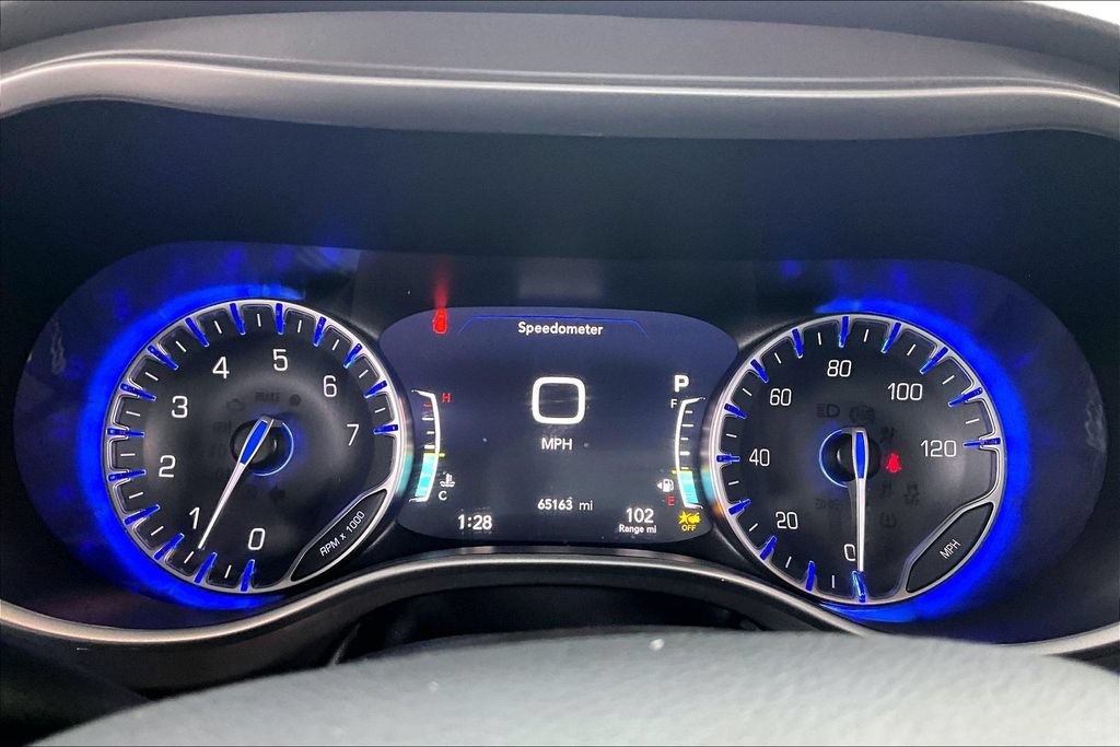 Used 2023 Chrysler Pacifica Touring-L FWD image 13