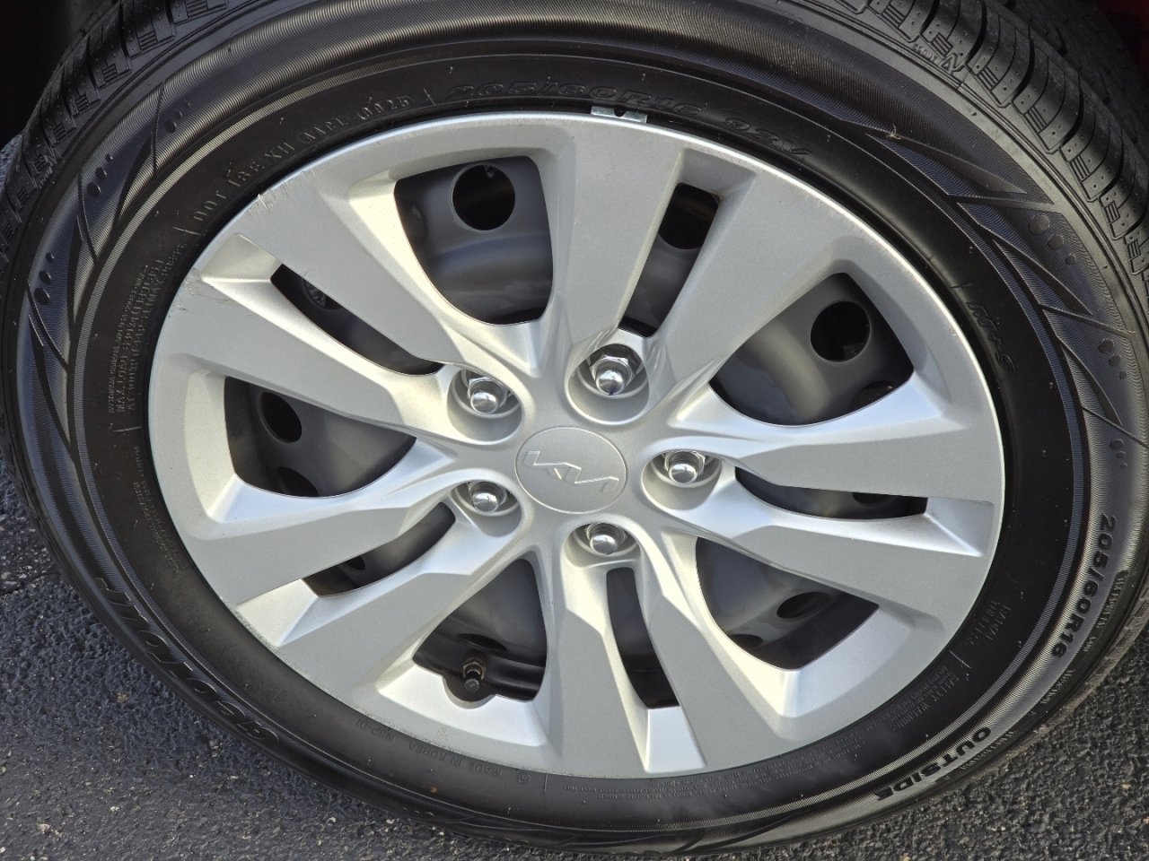 Used 2023 Kia Soul LX image 8