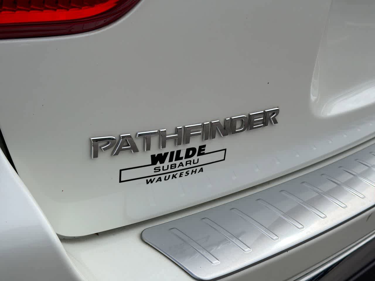 Used 2019 Nissan Pathfinder SL AWD/4WD image 17
