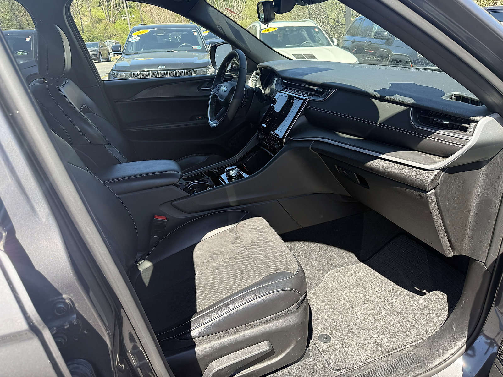 Certified 2023 Jeep Grand Cherokee Altitude image 12