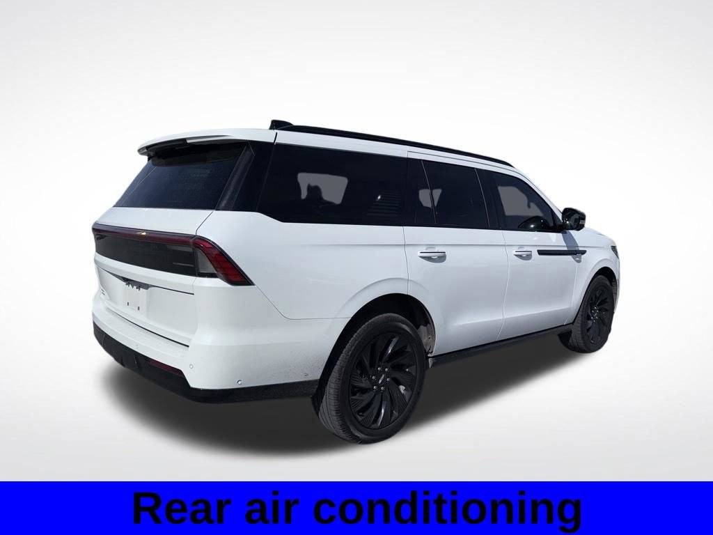 Used 2025 Lincoln Navigator Reserve w/ Jet Appearance Package image 4