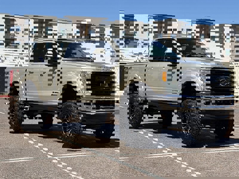 Used 2017 Ford F350 Lariat image 1