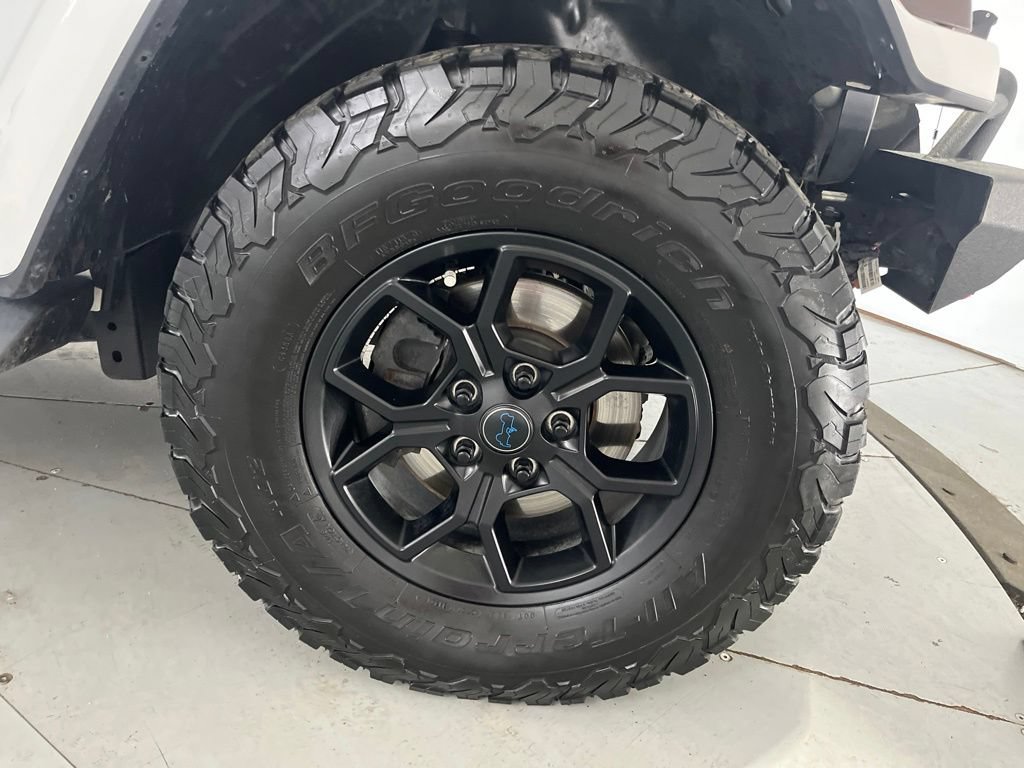 Used 2023 Jeep Wrangler Unlimited Sahara w/ Cold Weather Group AWD/4WD image 17