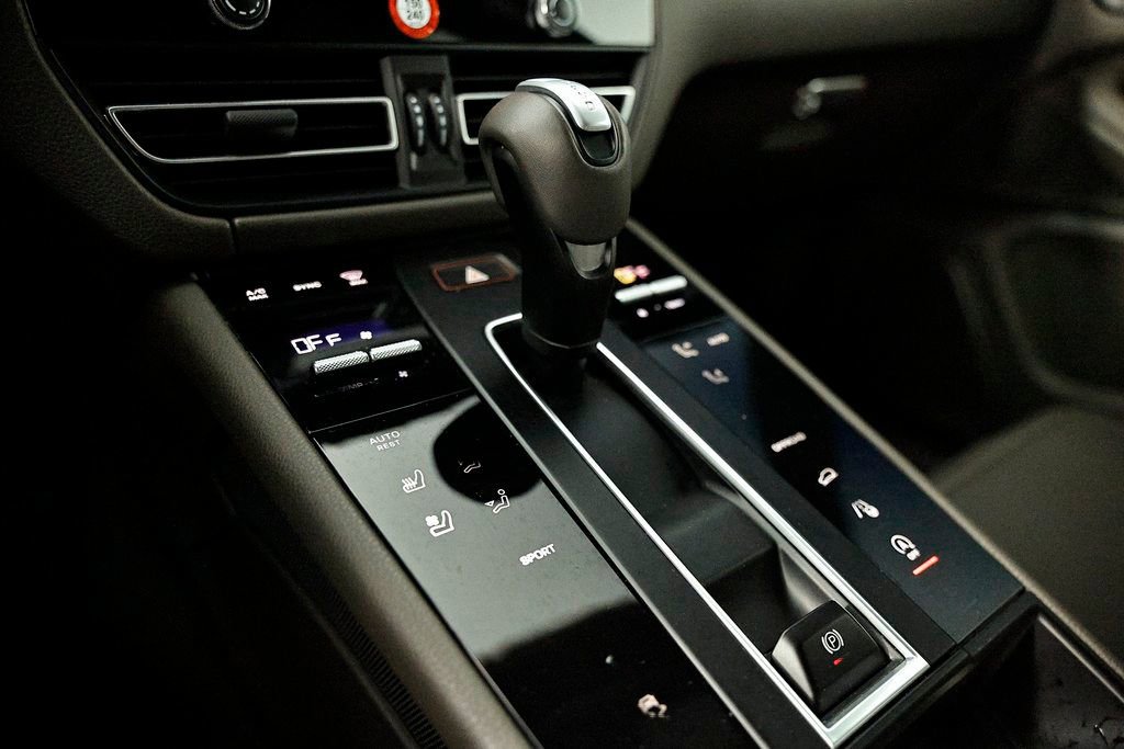 Certified 2025 Porsche Macan image 41