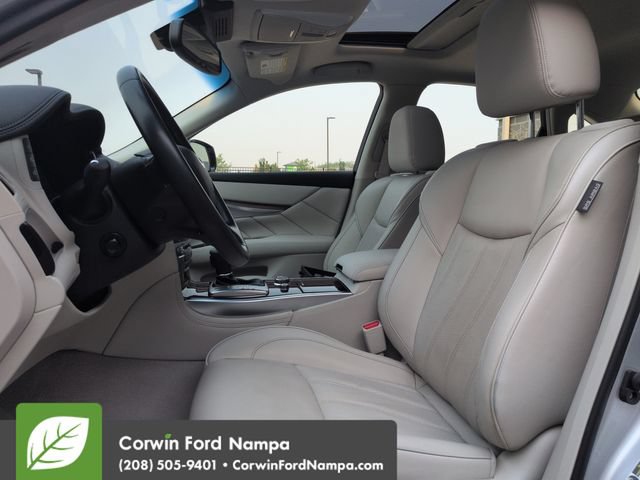Used 2016 INFINITI Q70 3.7 w/ Deluxe Touring Package AWD/4WD image 24