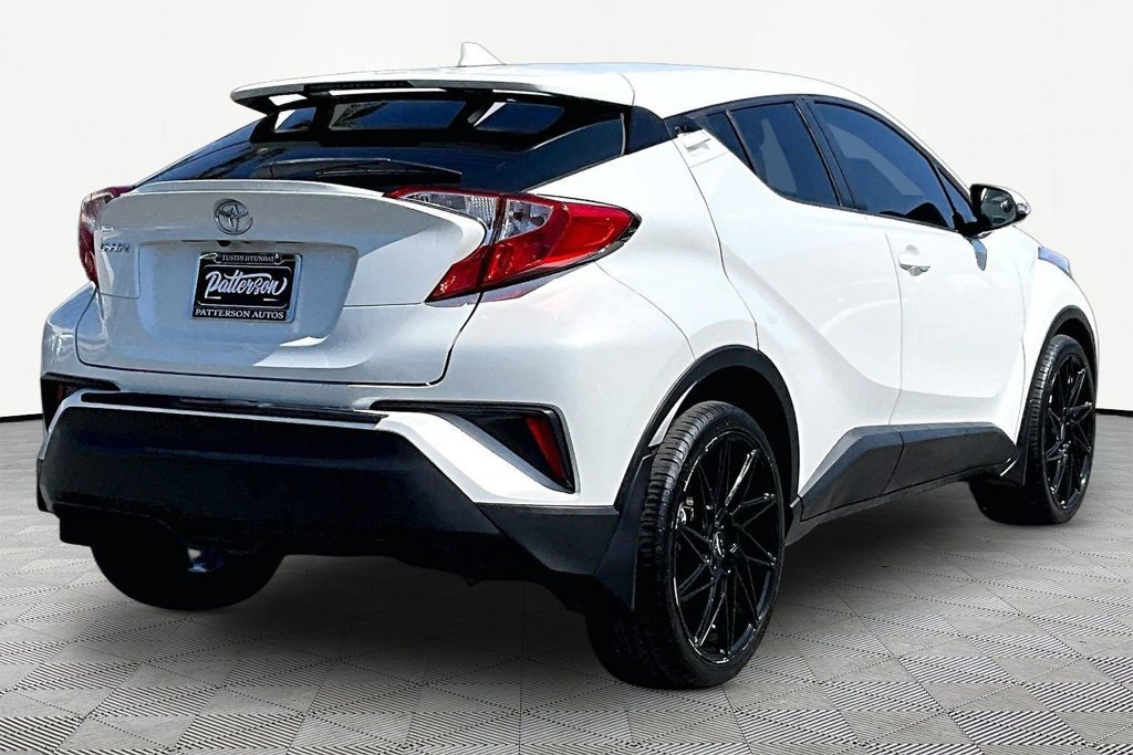 Used 2018 Toyota C-HR XLE FWD image 3