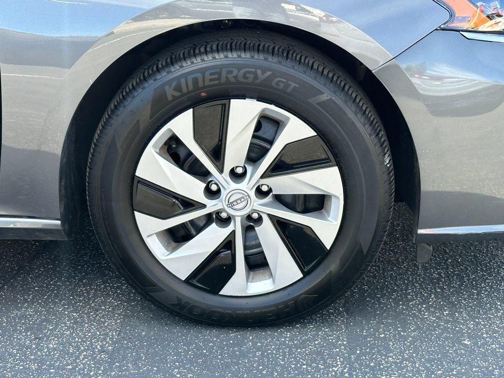 Used 2025 Nissan Altima 2.5 S FWD image 14