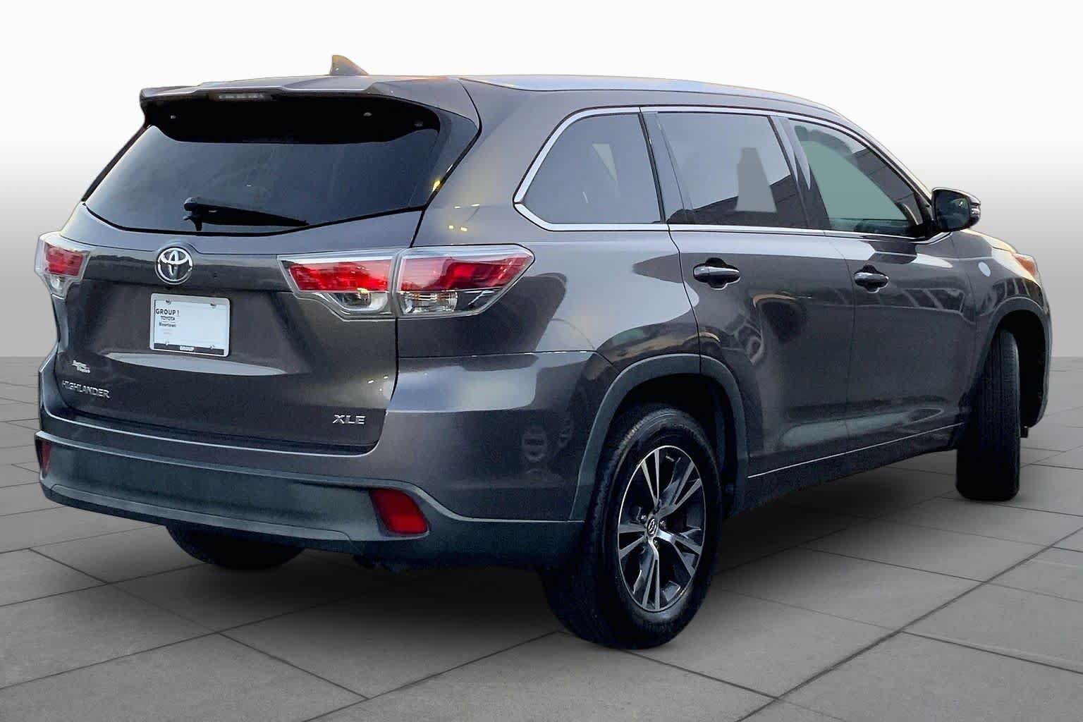 Used 2016 Toyota Highlander XLE FWD image 13