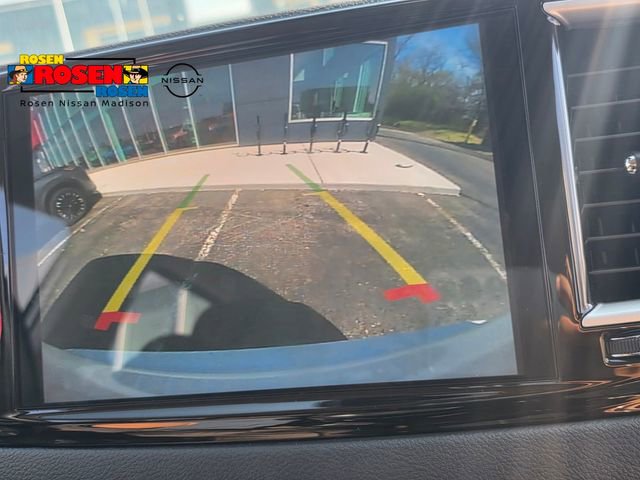 Used 2024 Chrysler Pacifica Touring-L FWD image 14