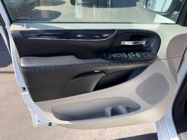 Used 2018 Dodge Grand Caravan SXT FWD image 13