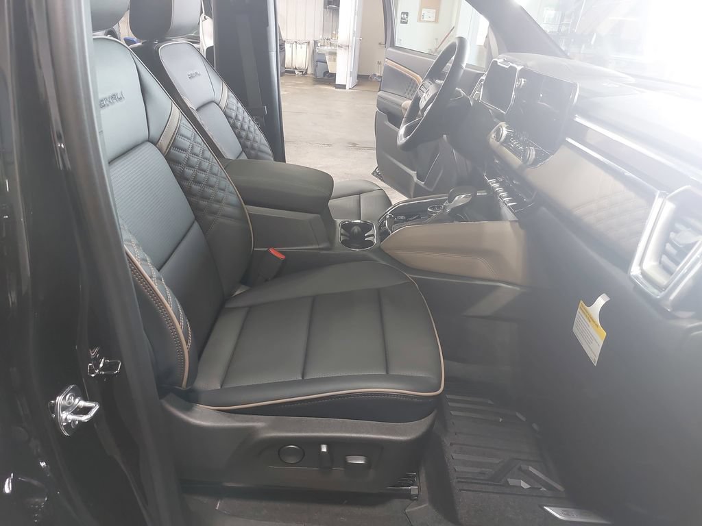 New 2026 GMC Canyon Denali AWD/4WD image 10
