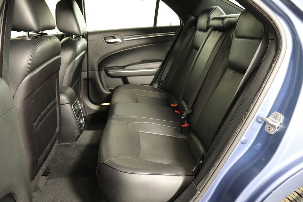 Used 2011 Chrysler 300 C RWD image 16