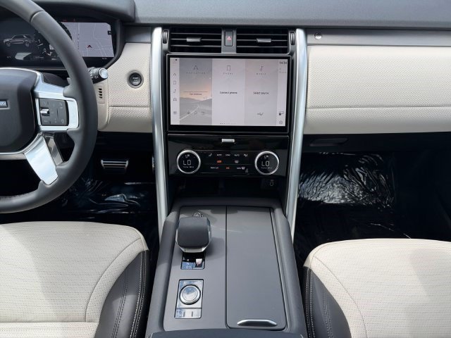 Used 2026 Land Rover Discovery Limited Edition AWD/4WD image 15