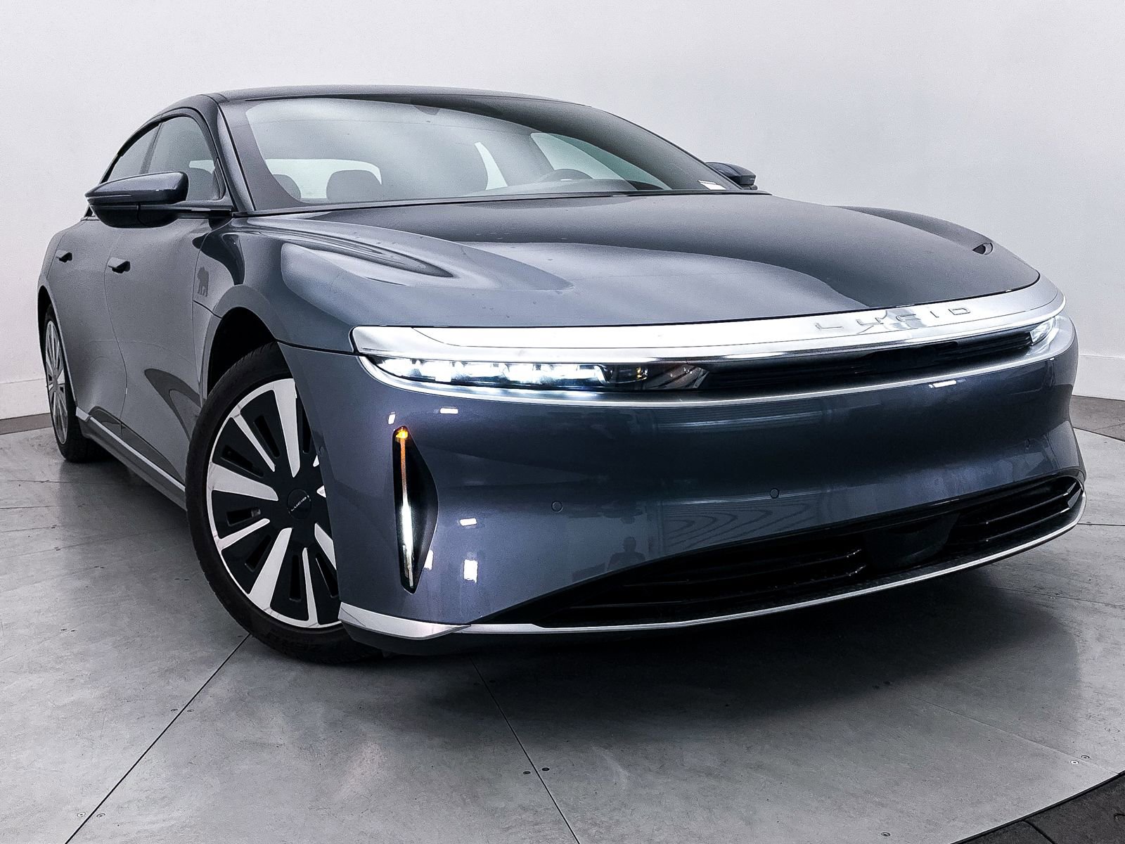 Used 2024 Lucid Air Pure RWD image 7