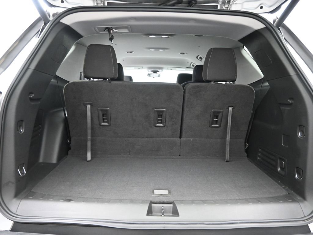 Used 2021 Chevrolet Traverse LT image 16