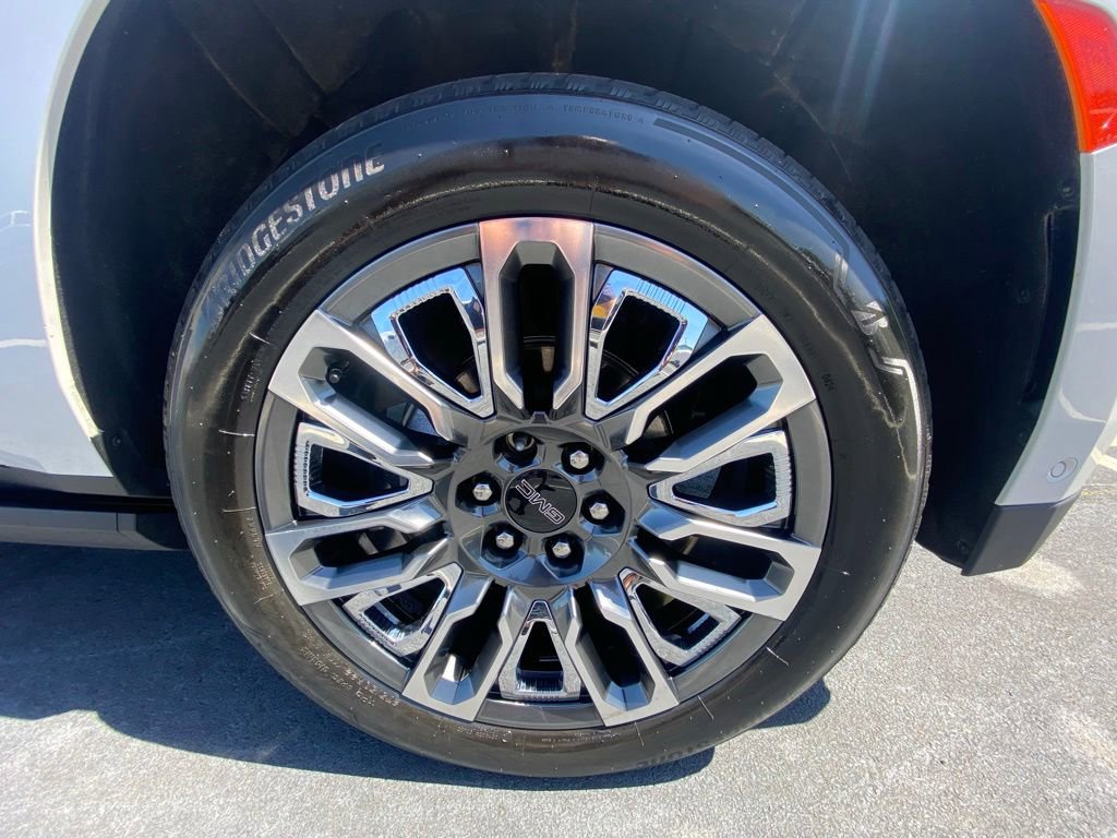 Used 2024 GMC Yukon Denali Ultimate AWD/4WD image 30