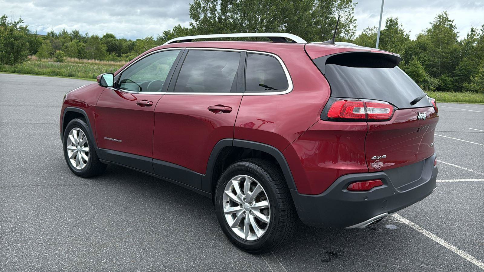 Used 2017 Jeep Cherokee Limited AWD/4WD image 9