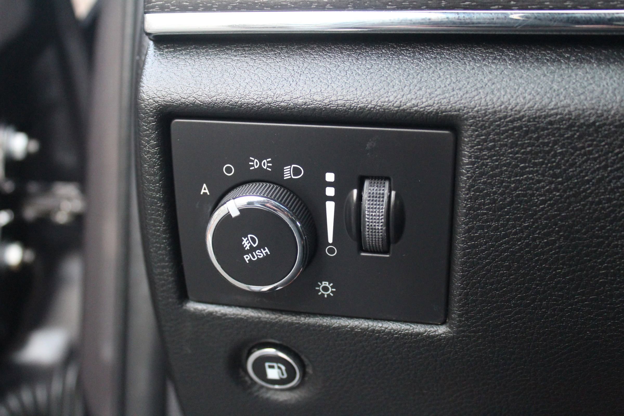 Used 2015 Jeep Grand Cherokee Limited w/ Luxury Group II AWD/4WD image 25