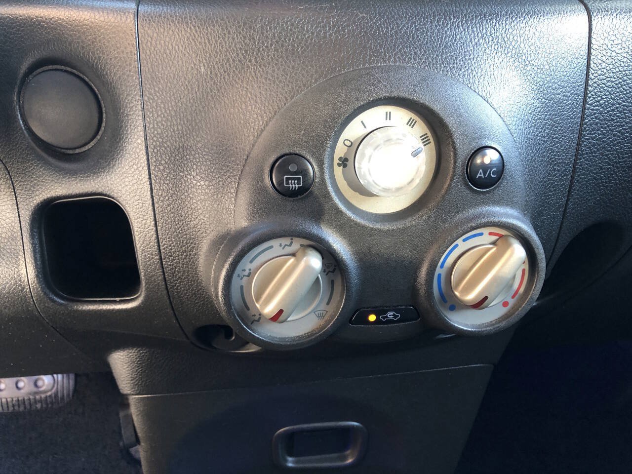 Used 2010 Nissan Cube 1.8 S w/ Interior Designer Pkg FWD image 15