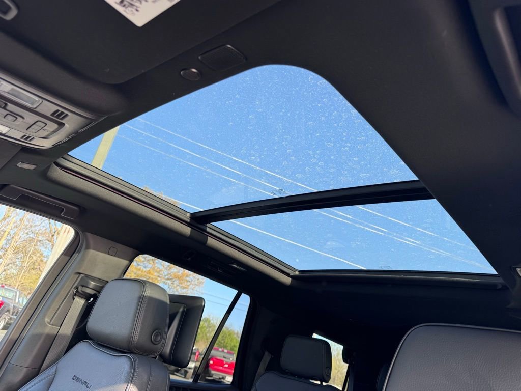 Used 2021 GMC Yukon Denali w/ Denali Ultimate Package image 10